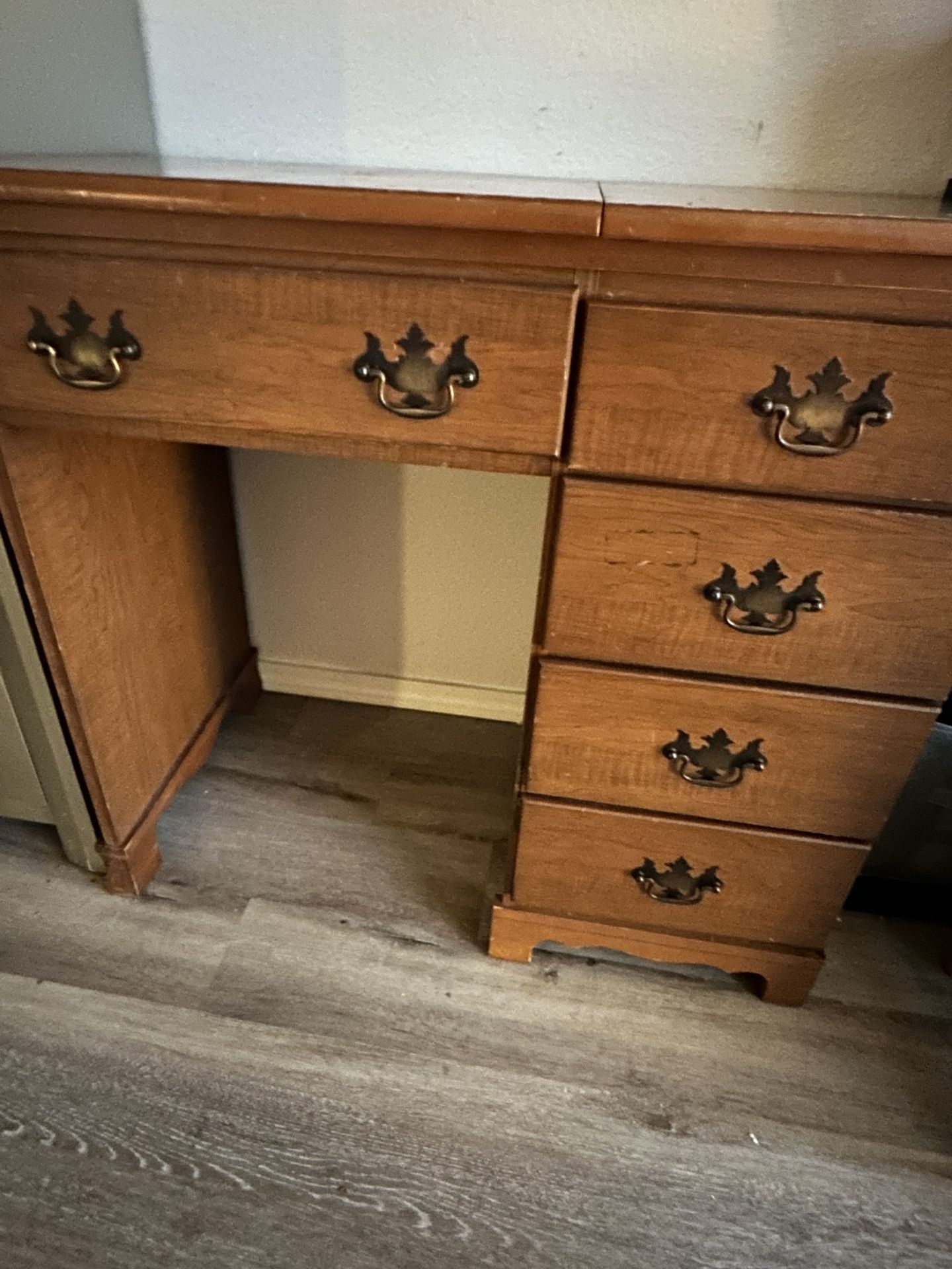 Stitching Table/ Computer Desk /office / Organizing