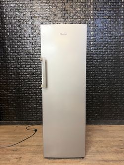 HISENSE UPRIGHT FREEZER w/WARRANTY! R3251A