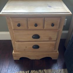 Pine Wood Woodwn Nightstand, End Table $45