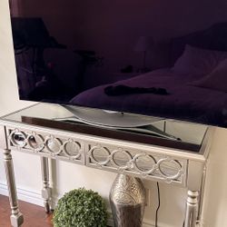 Mirrored Console 