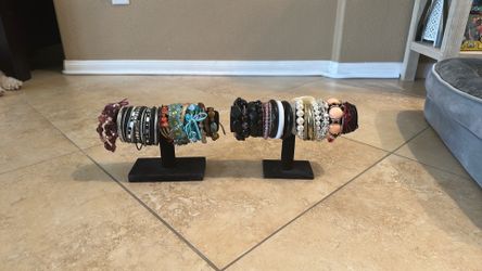 Bracelet holder