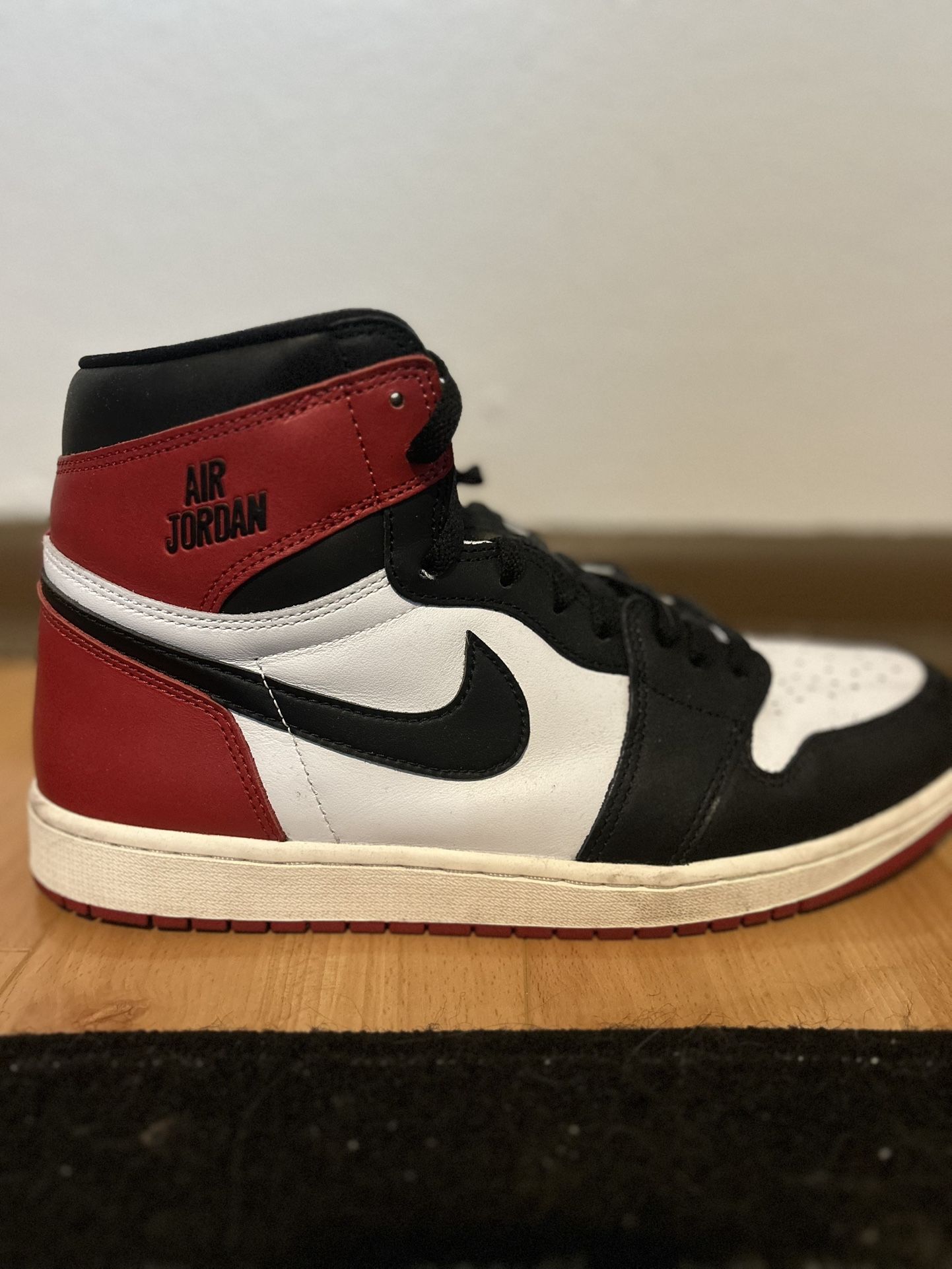 Jordan 1 Retro High OG "Black Toe" Men's Shoe
