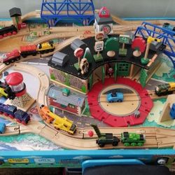 (CHEAP!) Thomas and Friends & a large box of Hot Wheels cars - huge collection