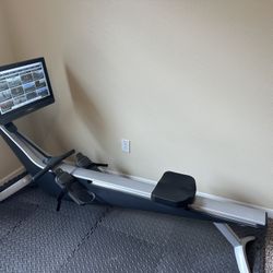 Hydrow smart rower with built‑in screen