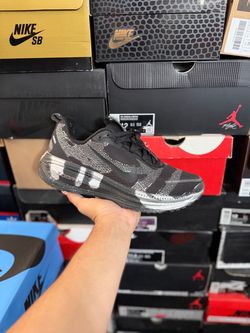 Nike Vomero 18 Disrupt Pack size 9.5 VNDS