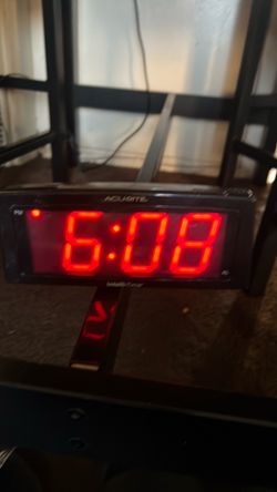 AcuRite 7-inch Intelli-Time Alarm Clock