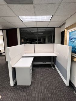 Herman Miller Ethospace light silver and grey 6x6x54 HAT Desk