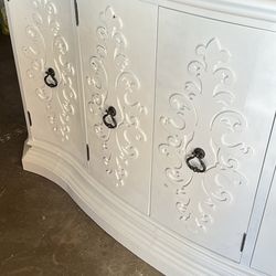 Elegant, gorgeous entry table/hutch