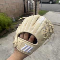 Marucci Ascension Series Mtype Glove
