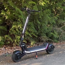Apollo Phantom 2.0, 44mph / 50mi Range. ( Low Miles ). Electric Scooter