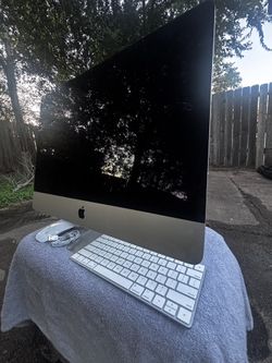 2020 22Inch iMac Desktop