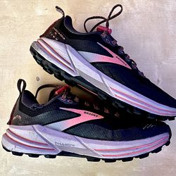 WOMENS BROOKS TRAIL RUNNING SHOES