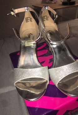 Silver heels women’s 8W