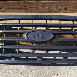 (VERY NICE)2015-17 FORD PICKUP TRUCK F150 GRILL