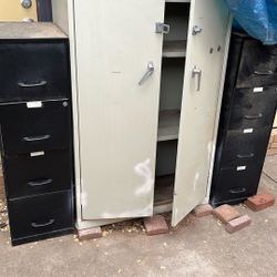 Metal Closet & 2 Drawers 