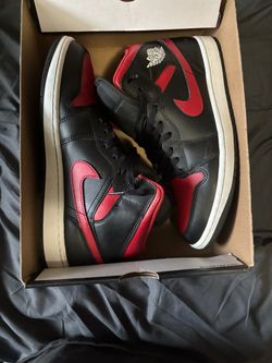 Jordan 1 mid size 10 black/university red/white