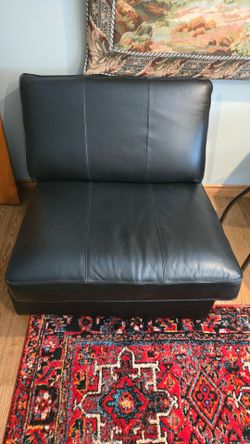 Comfy black chair- excellent condition