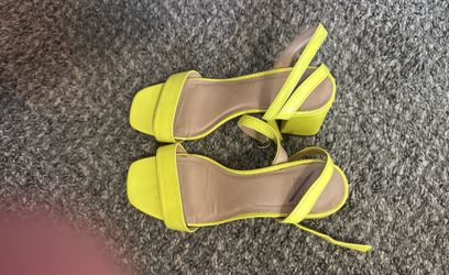 Wild Fable Women’s Heels Buckle Strap Yellow Dress/Casual Shoes Size 6 1/2 