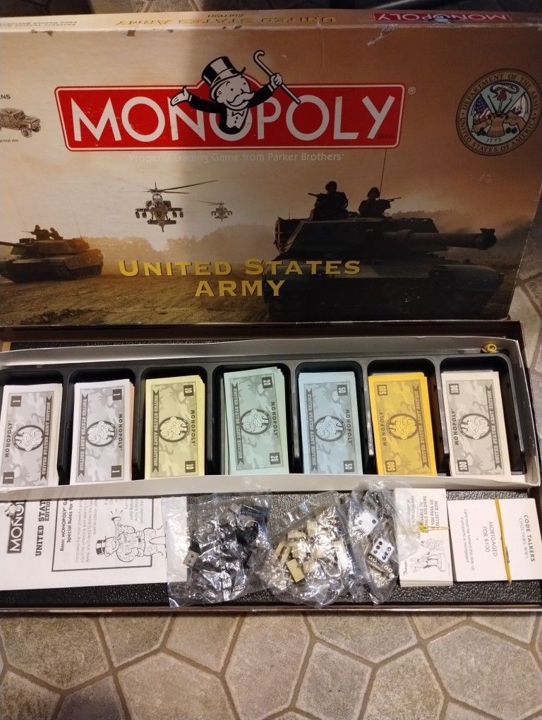 Juego De Mesa En Buenas Condiciones Todo Está Completo $7