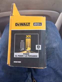 DEWALT 20 -Volt 1 -Pack Battery and Charger ( 8 Ah Lithium-ion )