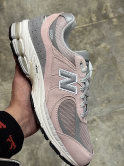 Pink Women New Balance 2002r Sizes 7w-10w