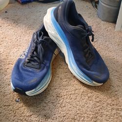 HOKA one bondi shoes