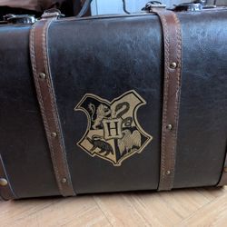 Harry potter luggage trunk