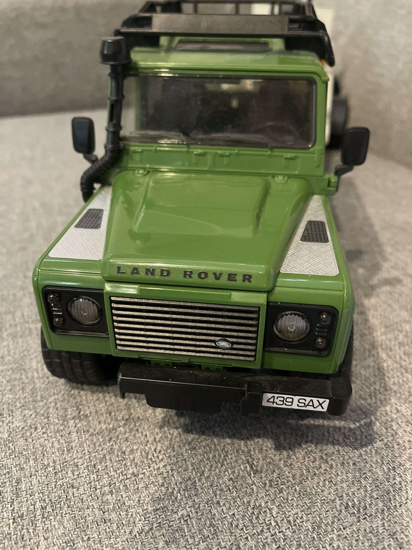 Bruder Land Rover