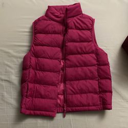 Uniqlo puffer vest. Like new. Kids 9-10 