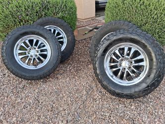 20" GMC / Silverado 37" tires lots of rubber left