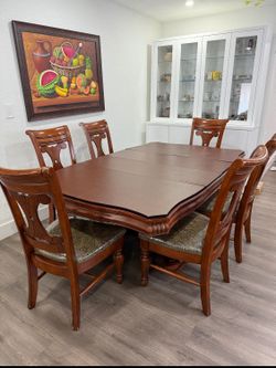 Dining Table In Perfect Condition