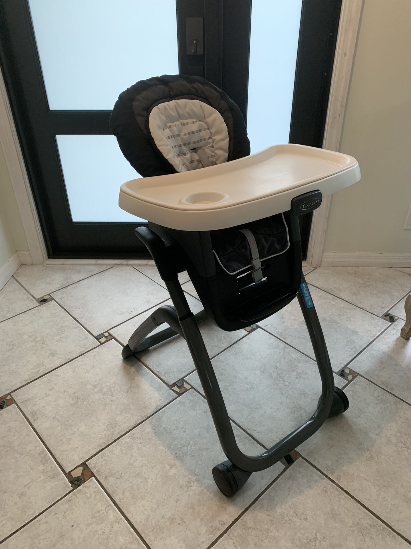 Graco High Chair. 6 In 1