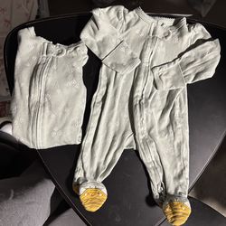 (2) NB Carter’s baby girls hearts & bees feetie pajamas