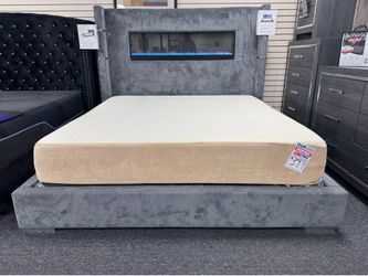 Tempurpedic King Size Mattress. 🚚WE DELIVER🚚