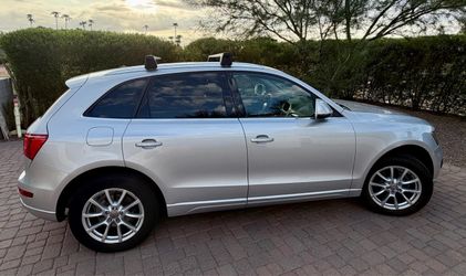 2009 Audi Q5 3.2 Quattro Premium Sport Utility 4D AWD/4WD