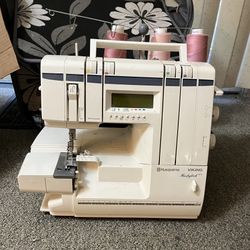 Sewing/Surging Husqvarna Viking Huskylock 910
