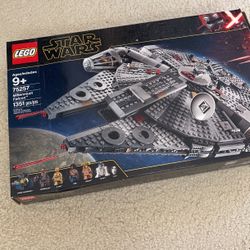 Lego Star Wars Millenium Falcon With Wall Mount