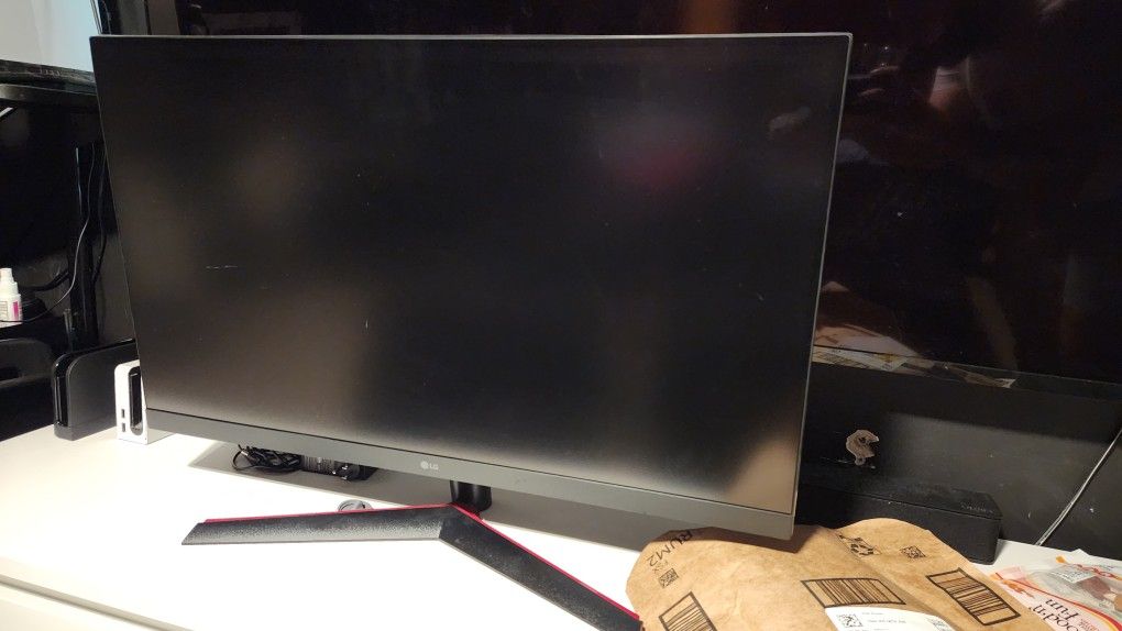 LG 32" Ultra-Gear QHD (2560 x 1440) Gaming Monitor, 165Hz, 1ms, Black 32GN600-B.Aus