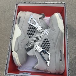Jordan 4 frozen moment (men’s 9) (women’s 10)