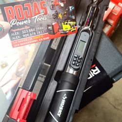 Husky 3/8in Drive Electronic Torque Wrench (10-100 Ft/Lbs)