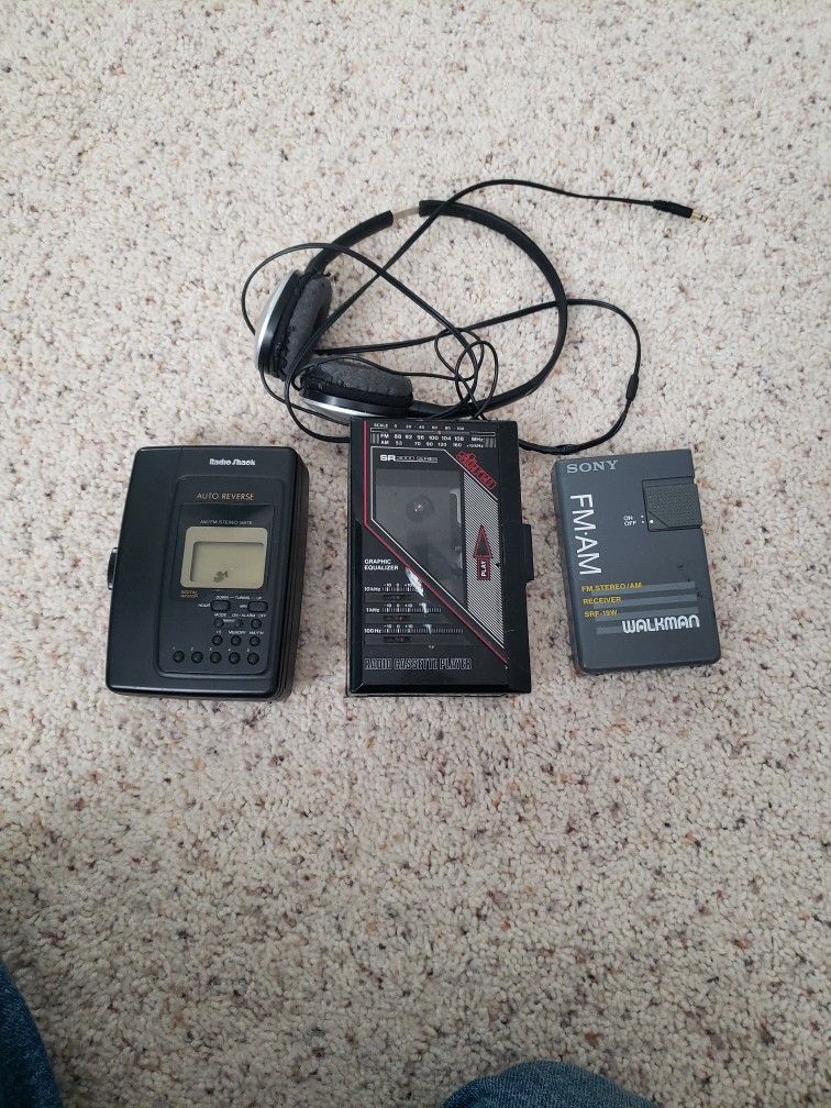 3 Walkman Style Radios