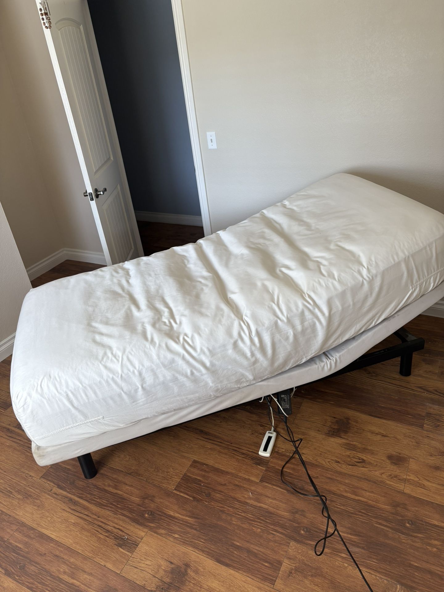 serta motion essentials adjustable fondation powered by...