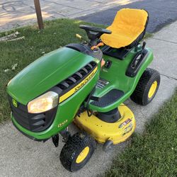 John Deere Riding Lawn Mower 