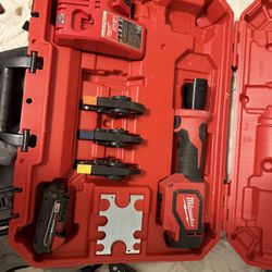 Milwaukee Short Throw Press Tool