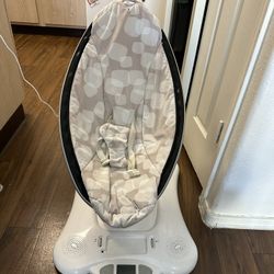 Baby Swing, 4 Moms 
