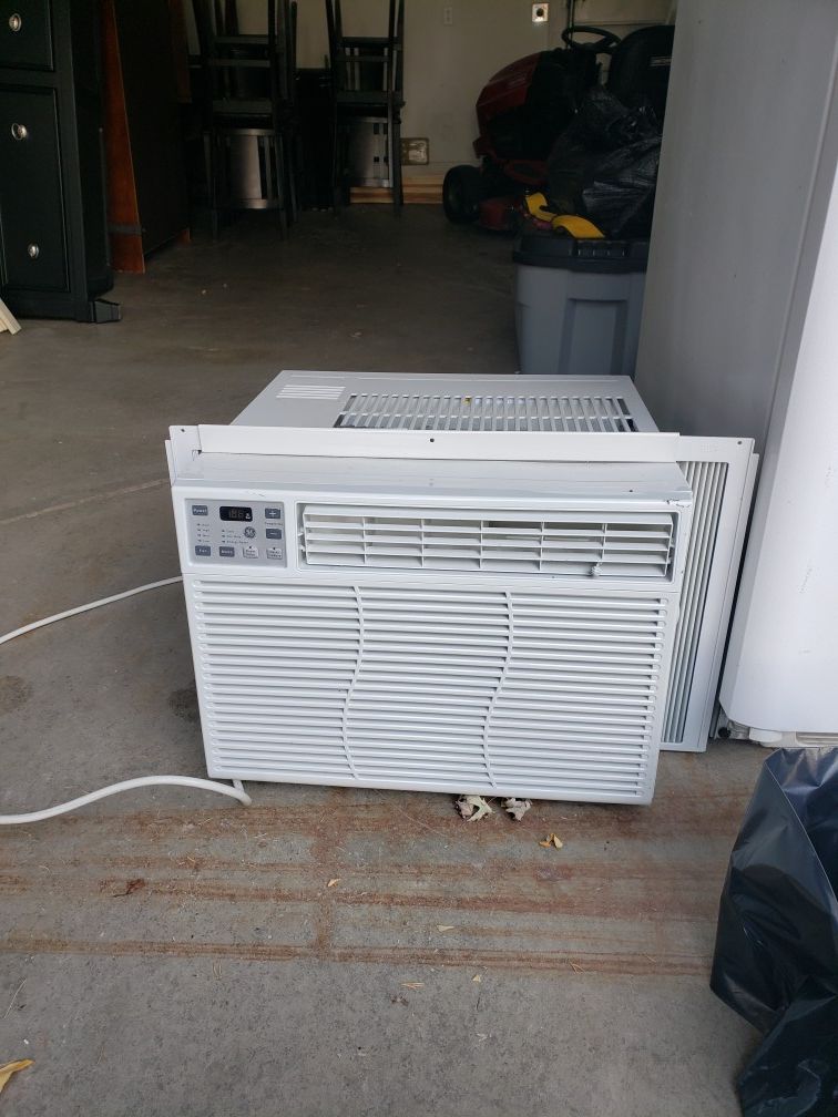 GE 10,000 BTUs Window Air Conditioner for Sale in Clarence, NY OfferUp