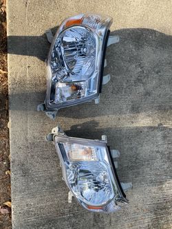 05-11 Toyota Tacoma headlights