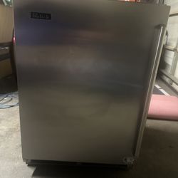 Perlick 24-Inch C-Series Stainless Steel Outdoor Refrigerator - Left Hinged - HC24RO-4-1R