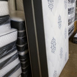 Queen Mattress ( Double Sided) With Free Box Spring - Free Delivery 🚚 Today To Reasonable Distance