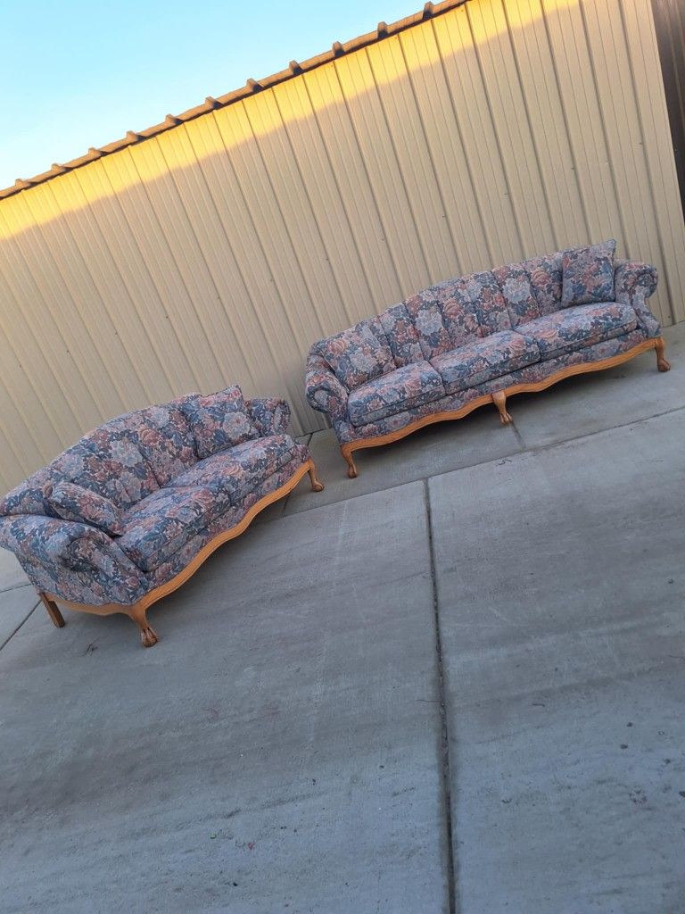 Sofa Loveseat In Great Condition Like New